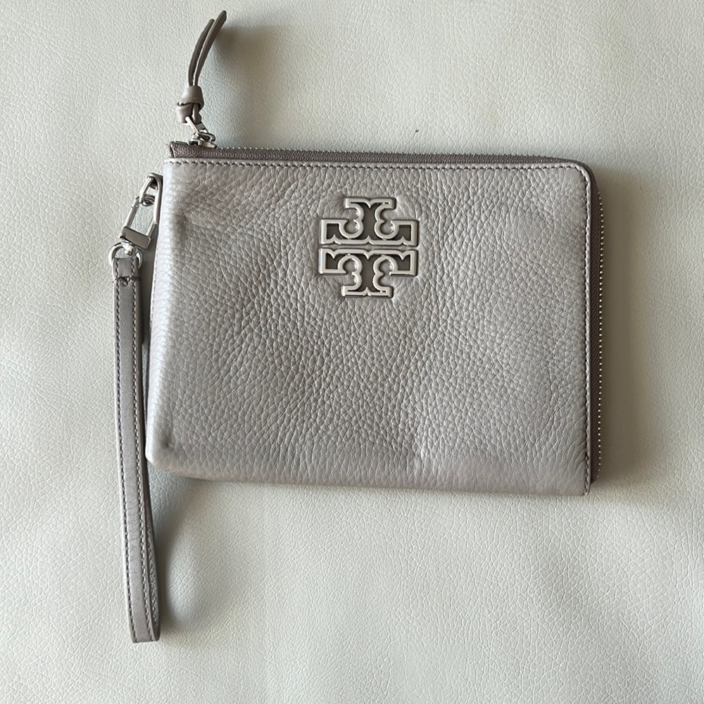 Tori Burch Britten large zip pouch in French gray